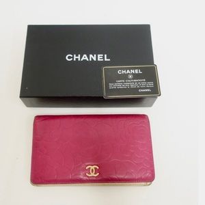 CHANEL Camellia Lether Bifold Wallet Whit Box and Card